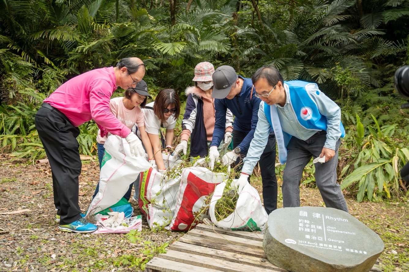 為共同守護在地物種，88BIFA永續基金會號召志工認識並移除「綠癌」: 外來入侵種小花蔓澤蘭